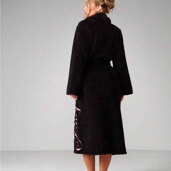 Playboy - Picture 2 of 4